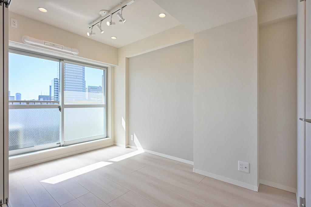 Charming 2-Bedroom Condo Near Station in Nijutsukimachi 6