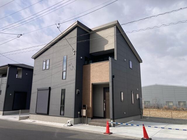 Brand New 4-Bedroom House in Karamomocho 4