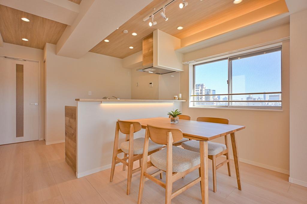 Charming 2-Bedroom Condo Near Station in Nijutsukimachi 3