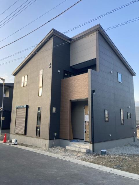 Brand New 4-Bedroom House in Karamomocho 3