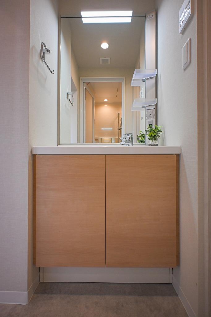 Charming 2-Bedroom Condo Near Station in Nijutsukimachi 9
