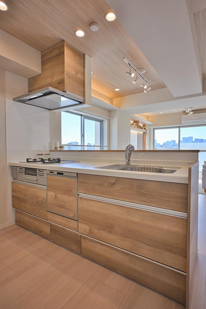 Charming 2-Bedroom Condo Near Station in Nijutsukimachi 5