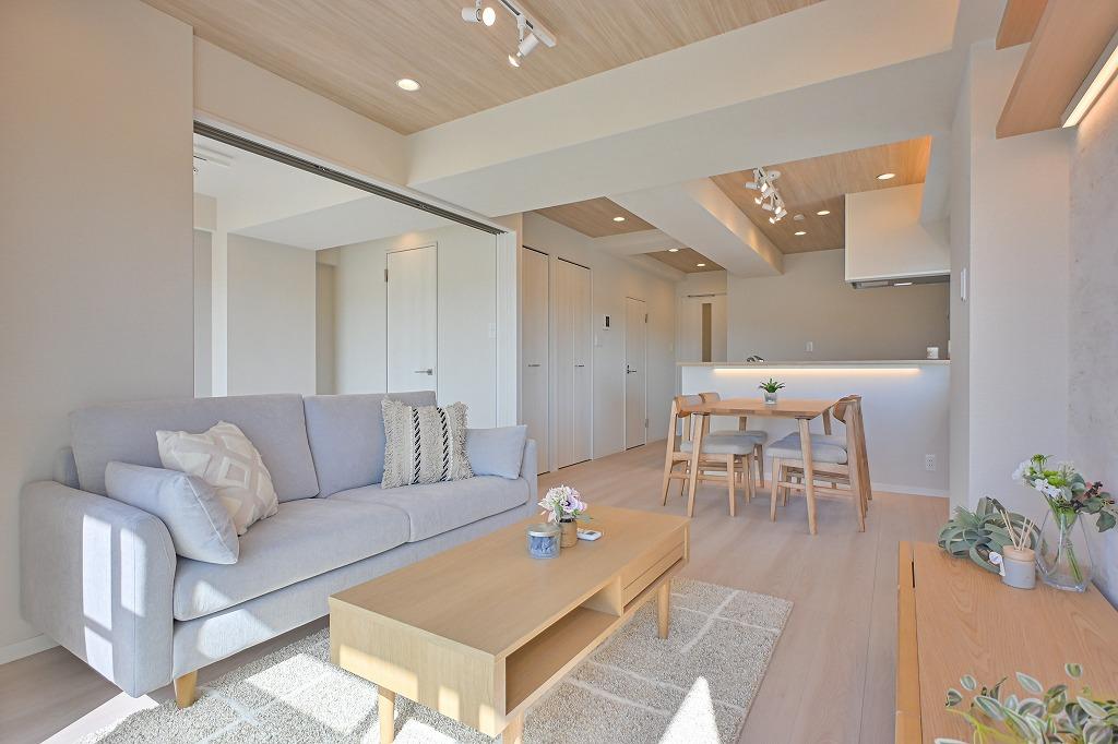 Charming 2-Bedroom Condo Near Station in Nijutsukimachi 4