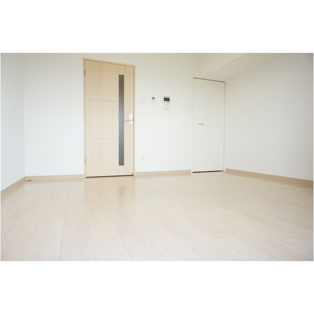 ＲＡＦＦＩＮＥ　ＴＥＲＲＡＣＥ 4