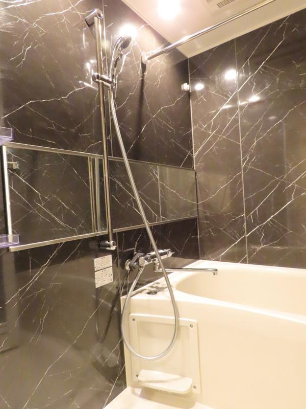 Modern Studio Condo Near Station in Shinkamata 3