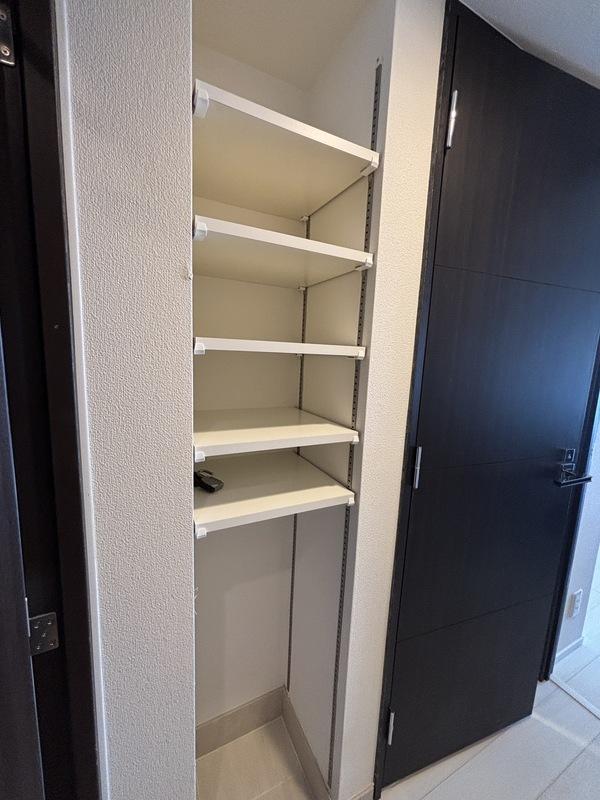 Modern 1-Bedroom Condo 7