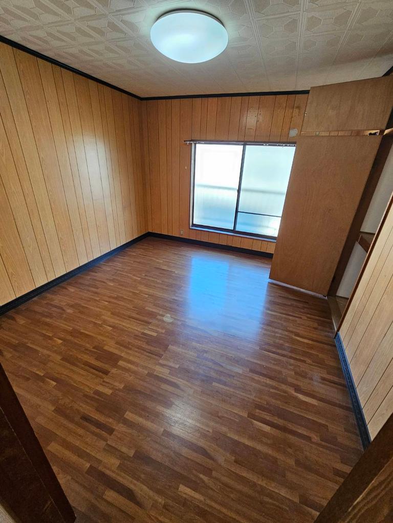 Classic 4-Bedroom House Near Station in Hozenji 6