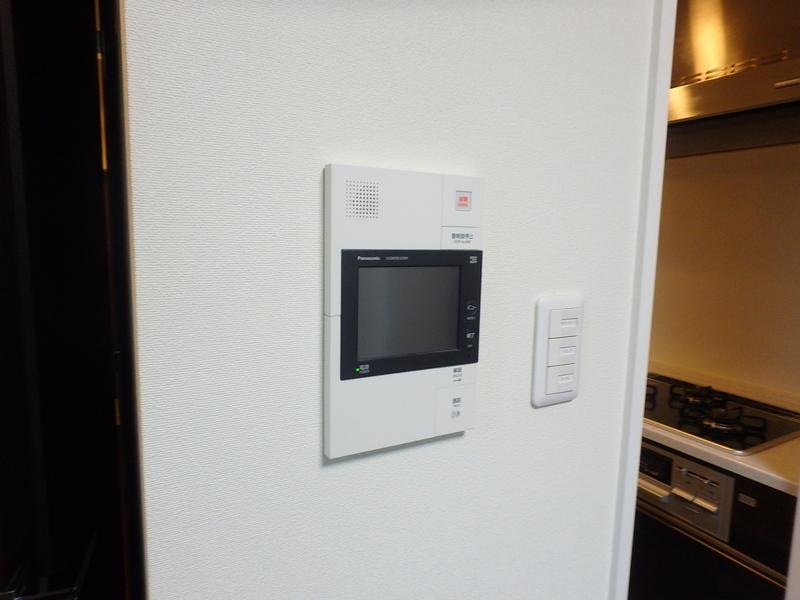 Modern 1-Bedroom Condo 6