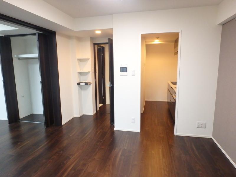 Modern 1-Bedroom Condo 7