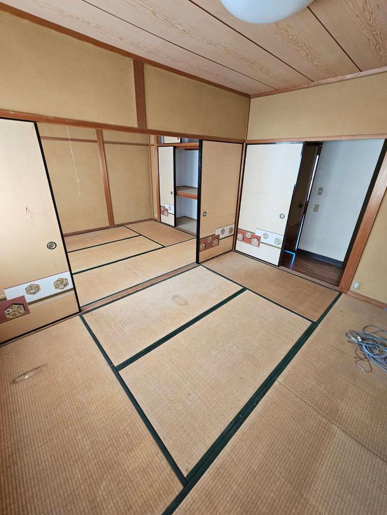 Classic 4-Bedroom House Near Station in Hozenji 7