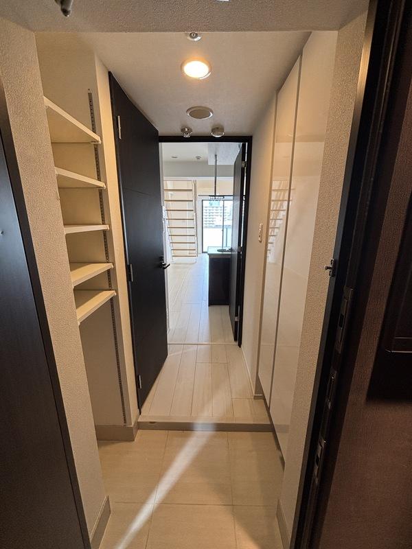 Modern 1-Bedroom Condo 6