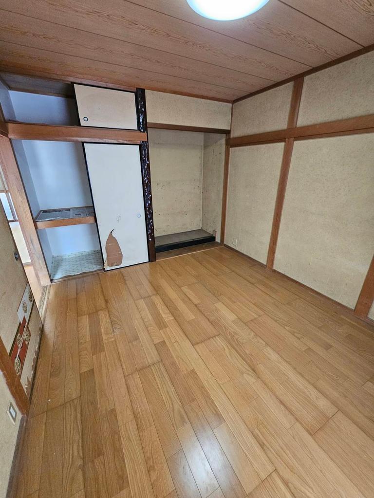 Classic 4-Bedroom House Near Station in Hozenji 2