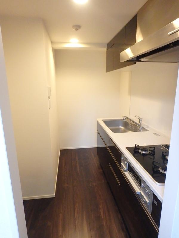 Modern 1-Bedroom Condo 3