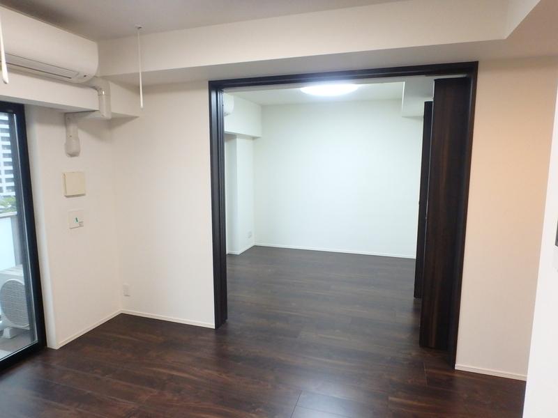 Modern 1-Bedroom Condo 4