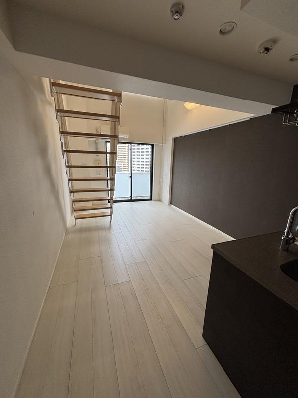 Modern 1-Bedroom Condo 9