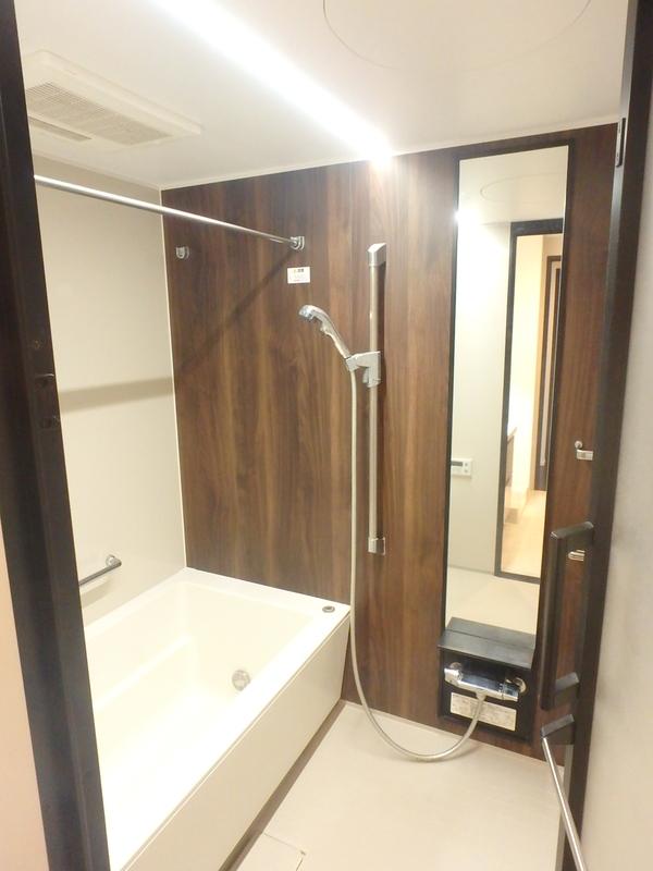 Modern 1-Bedroom Condo 9