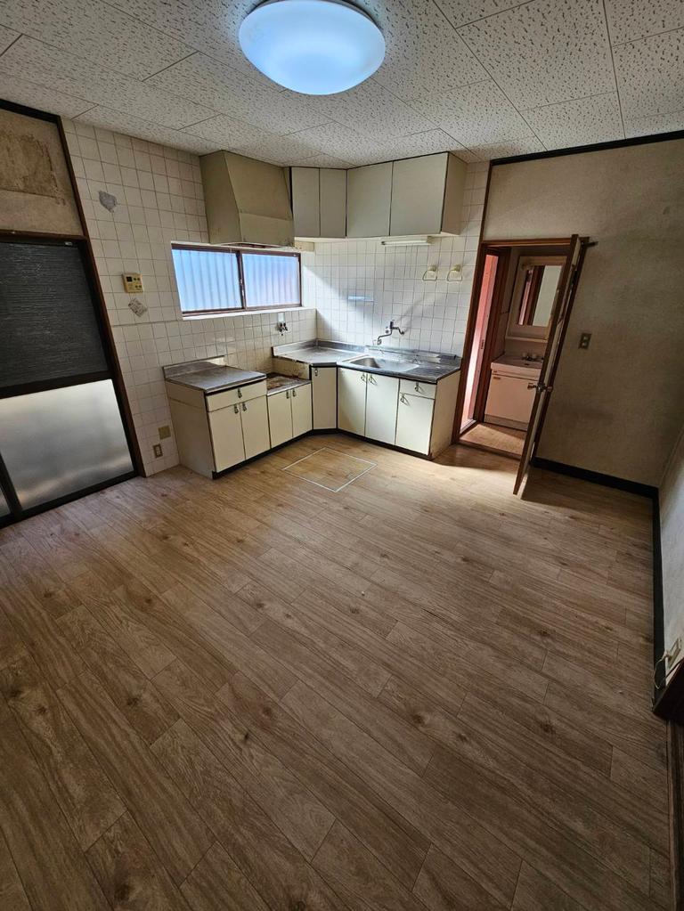 Classic 4-Bedroom House Near Station in Hozenji 1