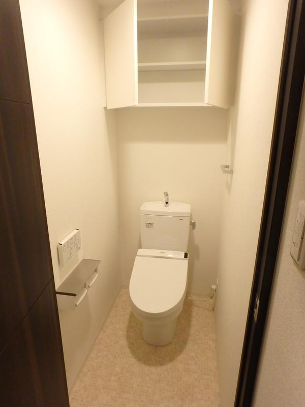 Modern 1-Bedroom Condo 2