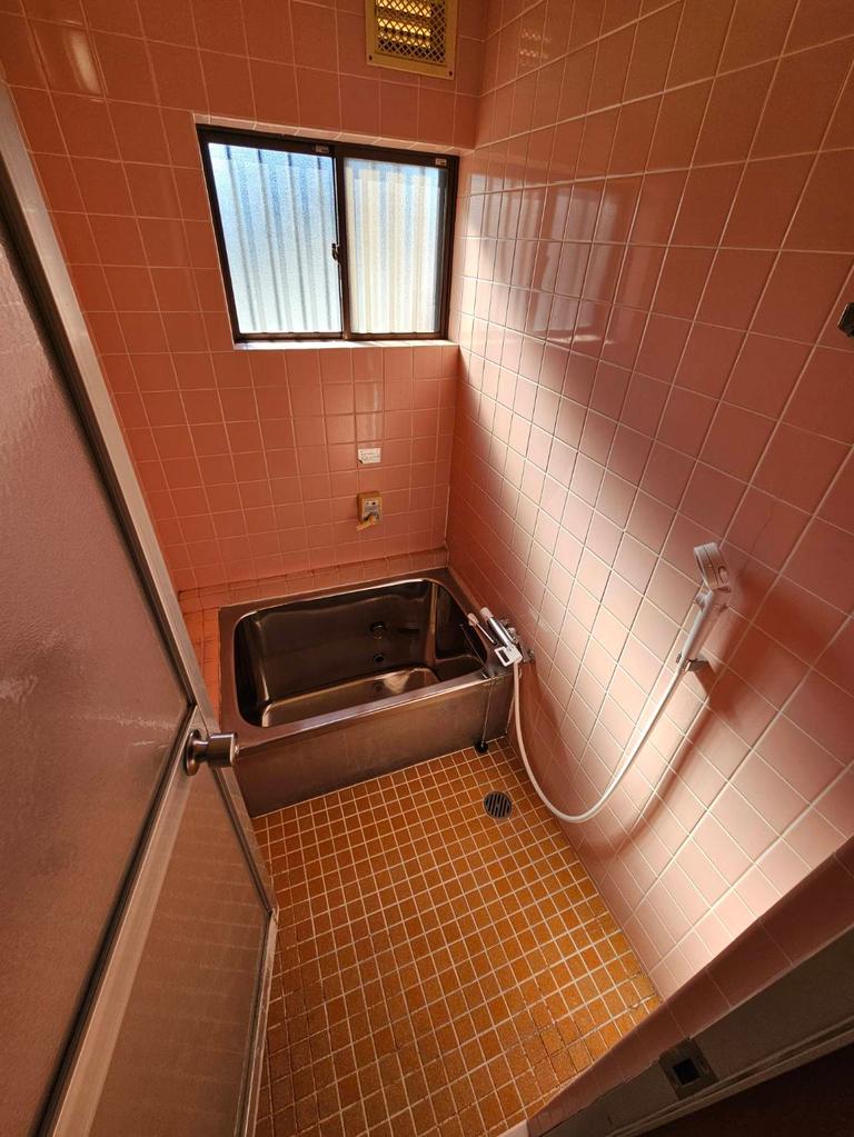 Classic 4-Bedroom House Near Station in Hozenji 5