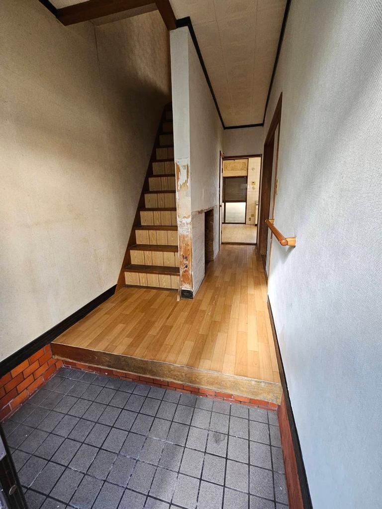 Classic 4-Bedroom House Near Station in Hozenji 3