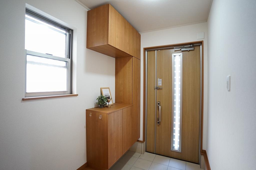 Modern 4-Bedroom House Near Station in Kitanakaburi 8