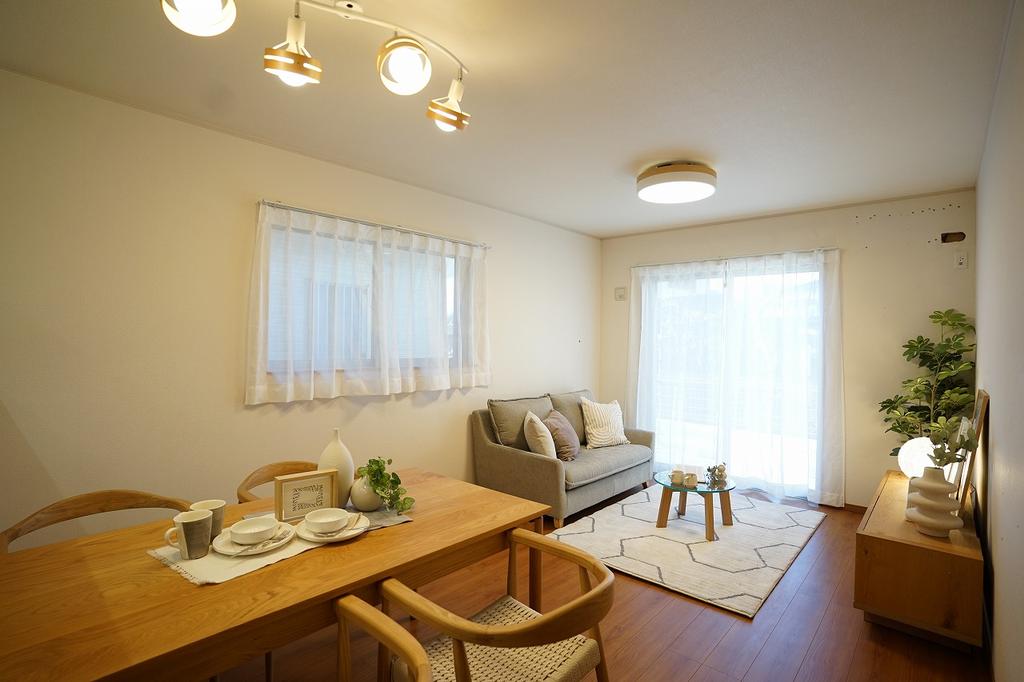 Modern 4-Bedroom House Near Station in Kitanakaburi 0