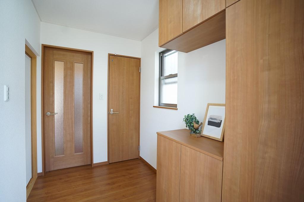 Modern 4-Bedroom House Near Station in Kitanakaburi 7