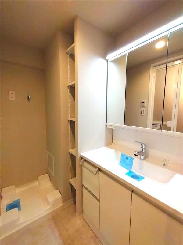 Spacious 4-Bedroom Condo in Ama nishinocho 6
