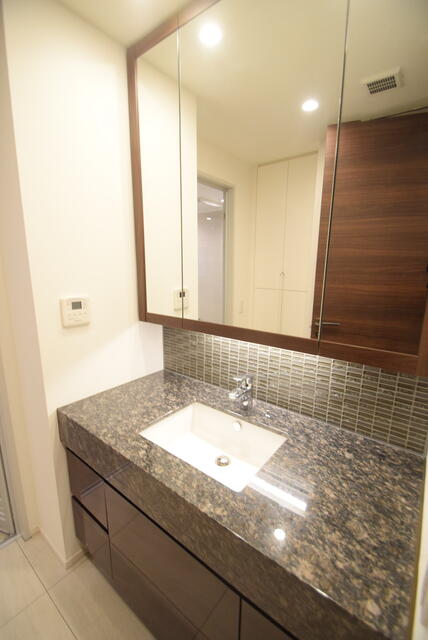 Modern 2-Bedroom Condo Near Station in Takanawa 9
