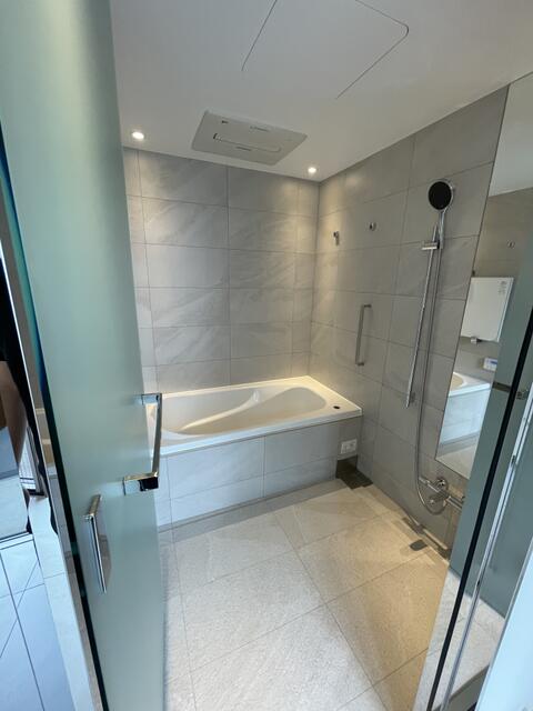 Modern 2-Bedroom Condo Near Station in Sendagaya 6