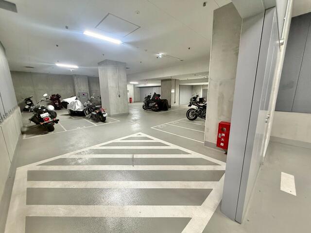 Modern 3-Bedroom Condo Near Station in Nishioi 3