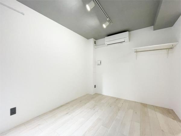 Ｎｉｓｈｉ－Ｎｉｐｐｏｒｉ　Ｔｅｒｒａｃｅ 3