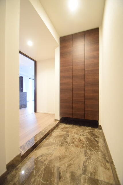 Modern 2-Bedroom Condo Near Station in Takanawa 5