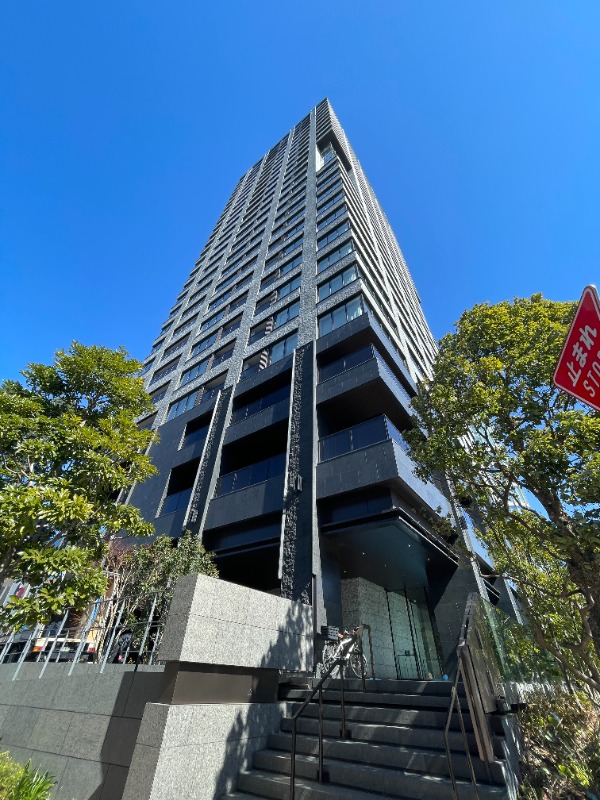 Modern 2-Bedroom Condo Near Station in Shirokane 0