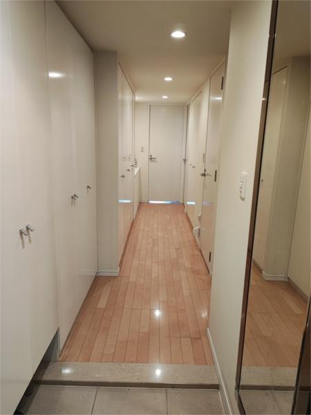 3-Bedroom Condo in Konan shinagawaintashiteic-to(chika 5