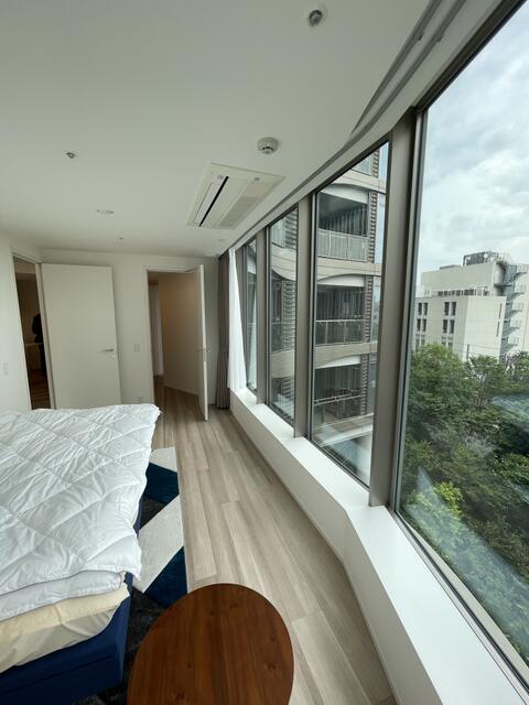 Modern 2-Bedroom Condo Near Station in Sendagaya 4