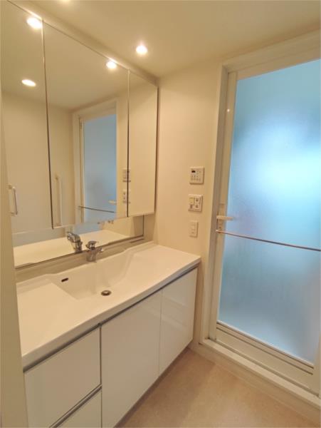 3-Bedroom Condo in Konan shinagawaintashiteic-to(chika 4