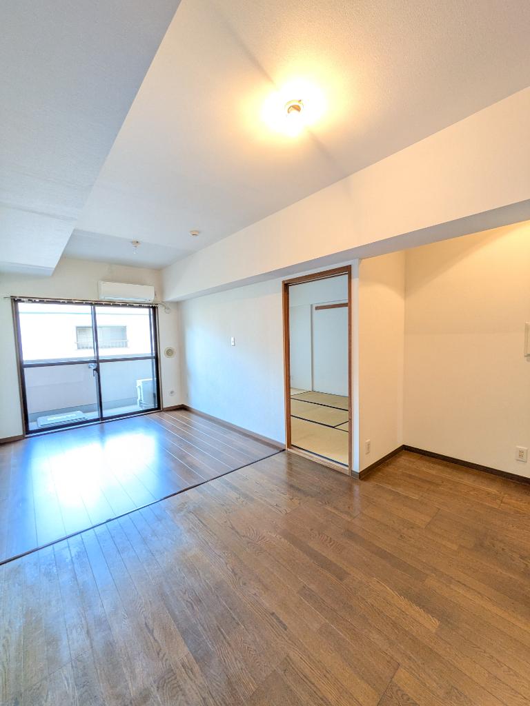 Charming 2-Bedroom Condo in Nakacho 0