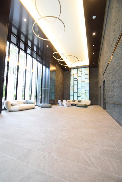 Modern 2-Bedroom Condo Near Station in Takanawa 3