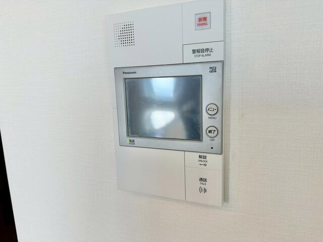 Modern 3-Bedroom Condo Near Station in Nishioi 9