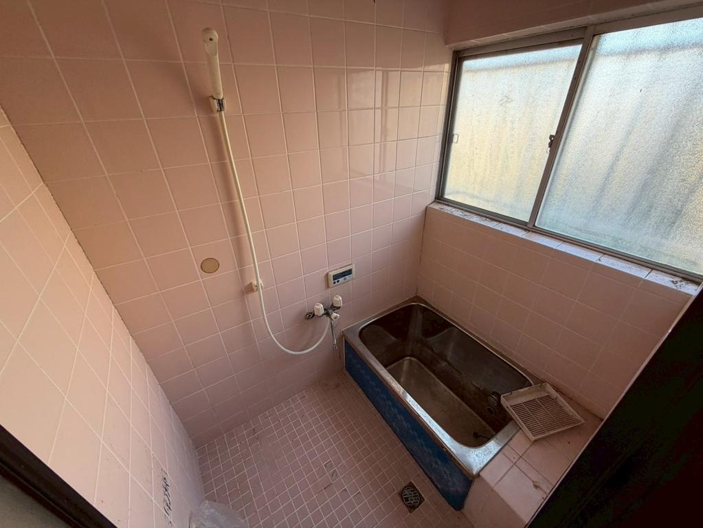 Charming 4-Bedroom House in Tomida 8
