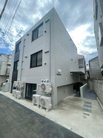 Brand New 1-Bedroom Condo Near Station in Shimo 1