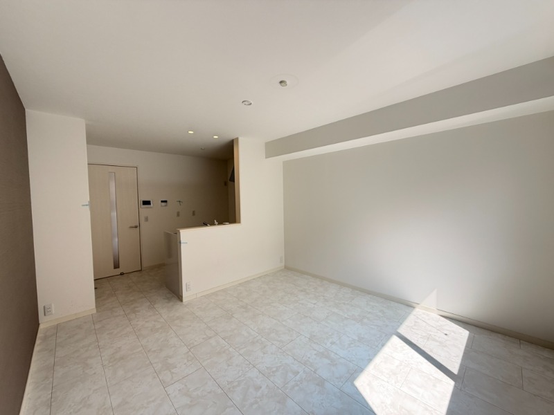 Modern 1-Bedroom Condo in Daizawa 1