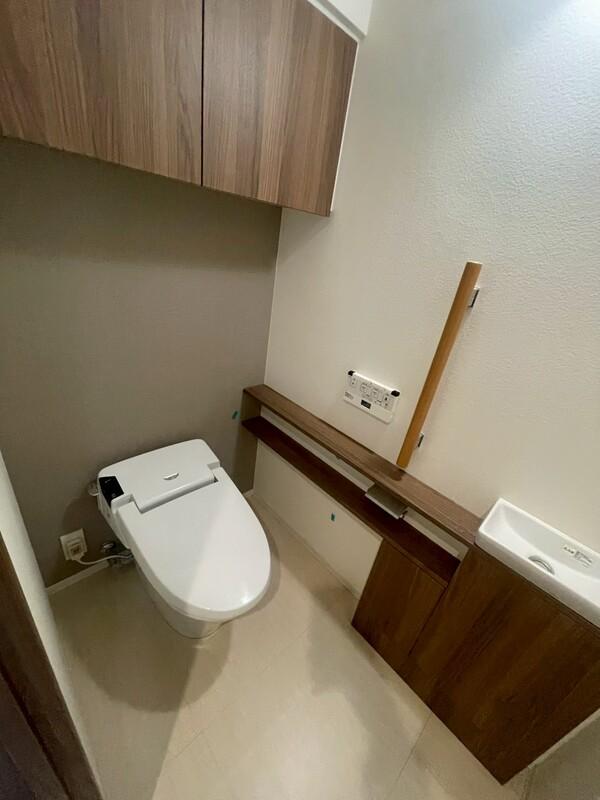 2-Bedroom Condo Near Station in Tomihisacho 8