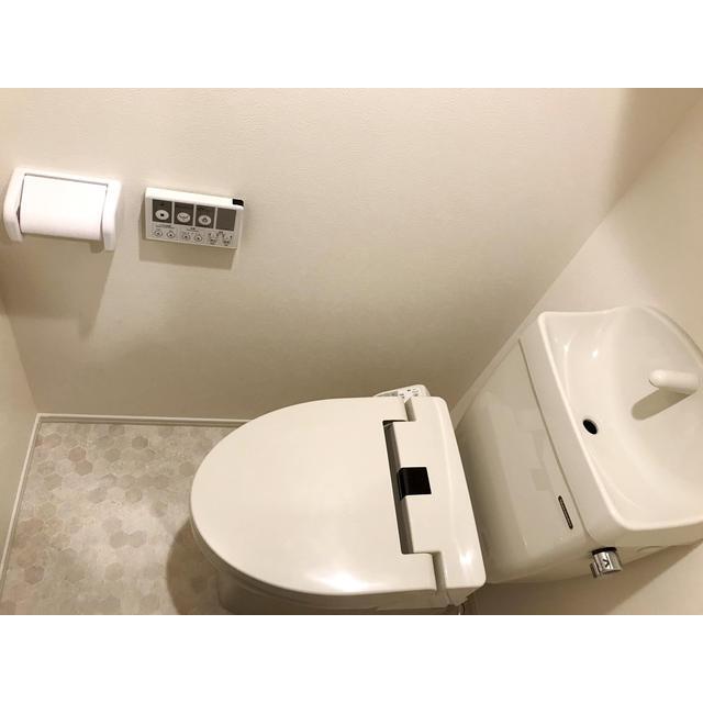 Modern 1-Bedroom Condo in Daizawa 8