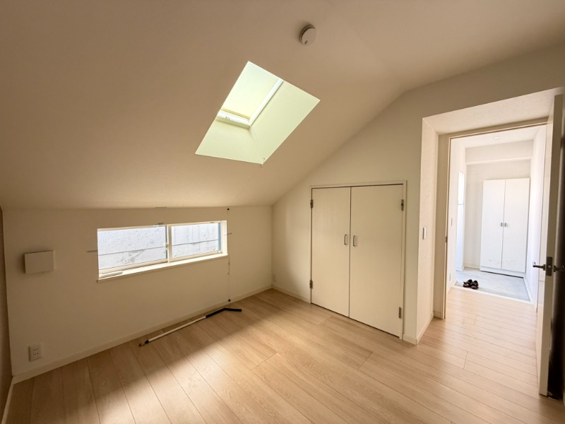 Modern 1-Bedroom Condo in Daizawa 3