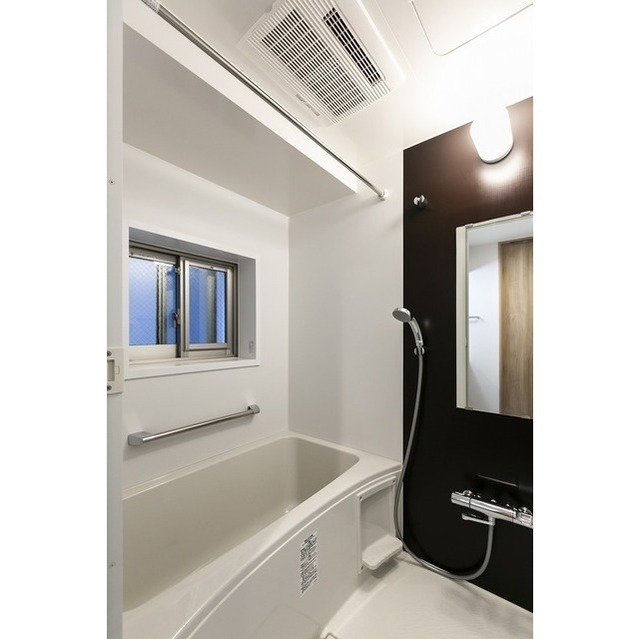 Modern 1-Bedroom Condo Near Station in Komagata 6