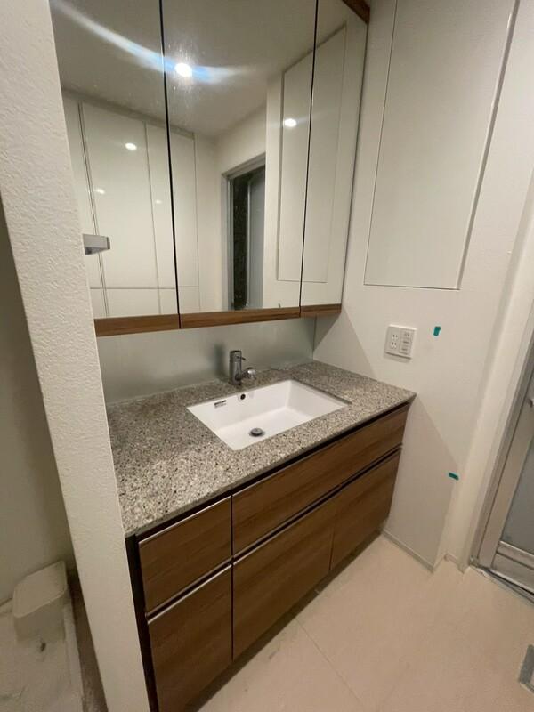 2-Bedroom Condo Near Station in Tomihisacho 5