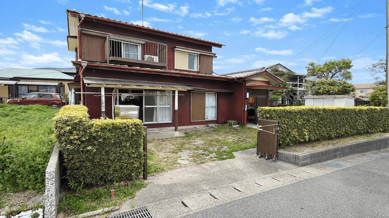 Charming 4-Bedroom House in Oshiba 4