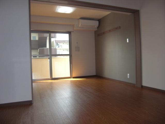 クリスタルコート江坂 7